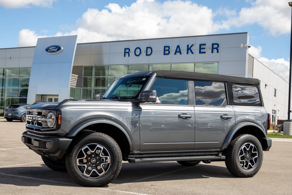 2024 Ford Bronco Outer Banks photo 3