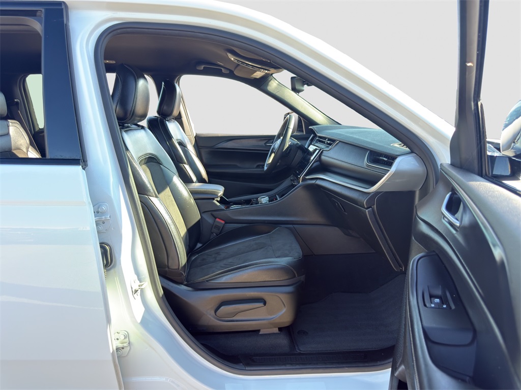 2023 Jeep Grand Cherokee Laredo Altitude photo 18