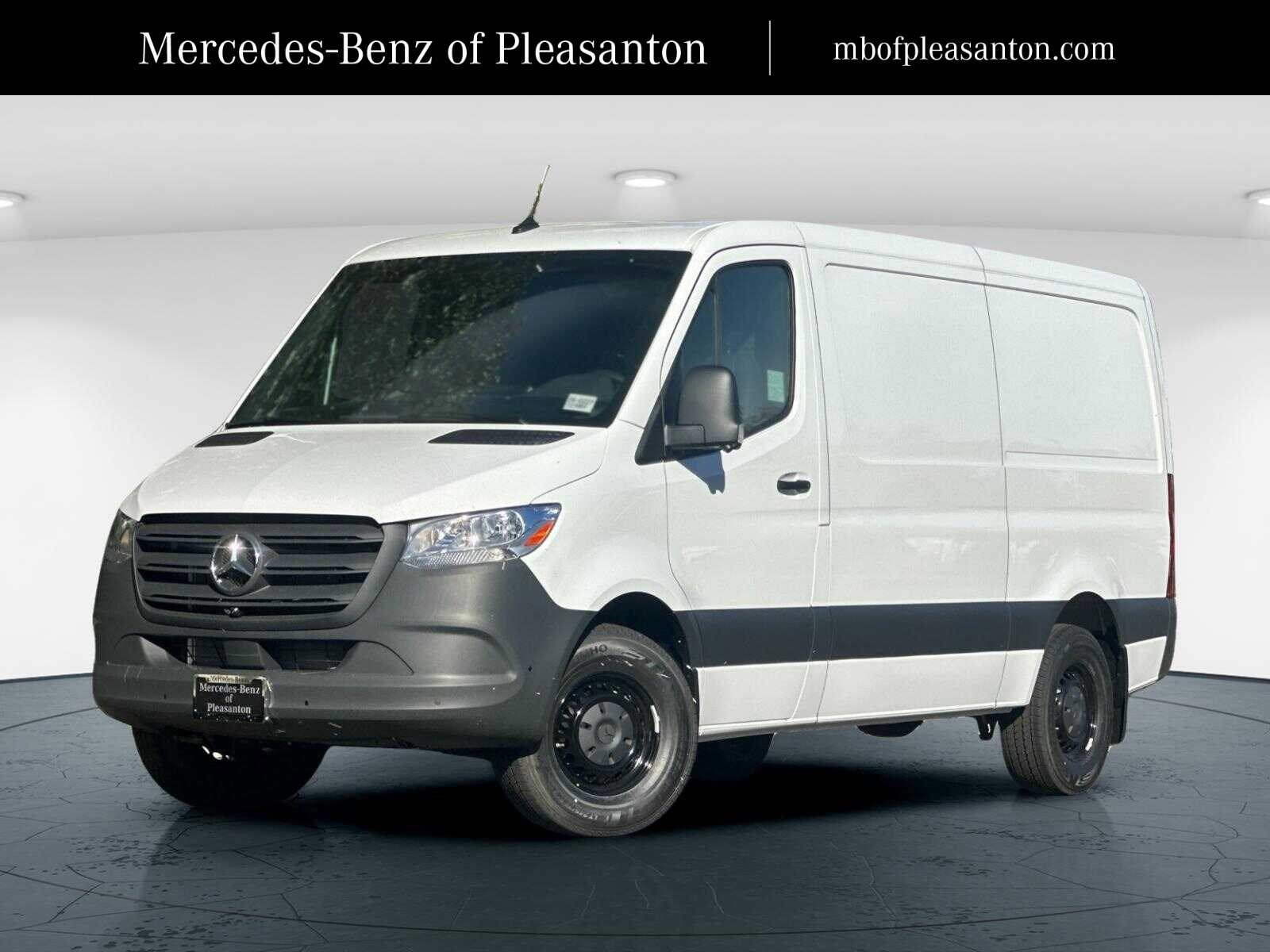 2026 Mercedes-Benz Sprinter Cargo Van Base's photo