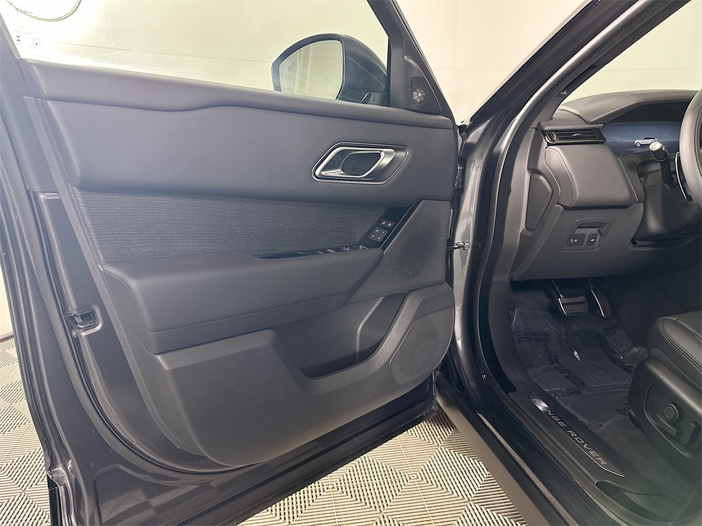 2026 Land Rover Range Rover Velar SE photo 17