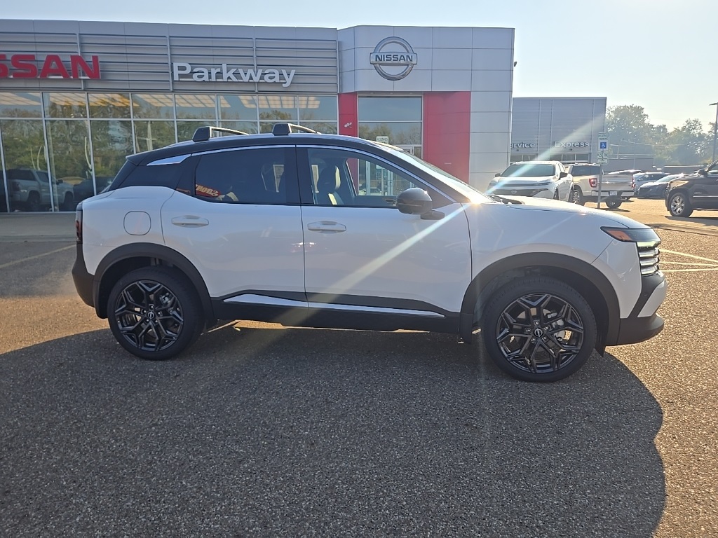 2026 Nissan Kicks SR photo 5