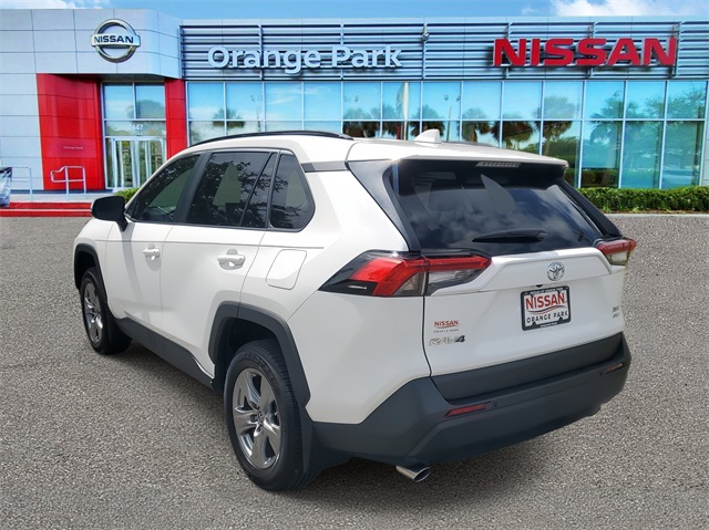 2024 Toyota RAV4 XLE photo 3