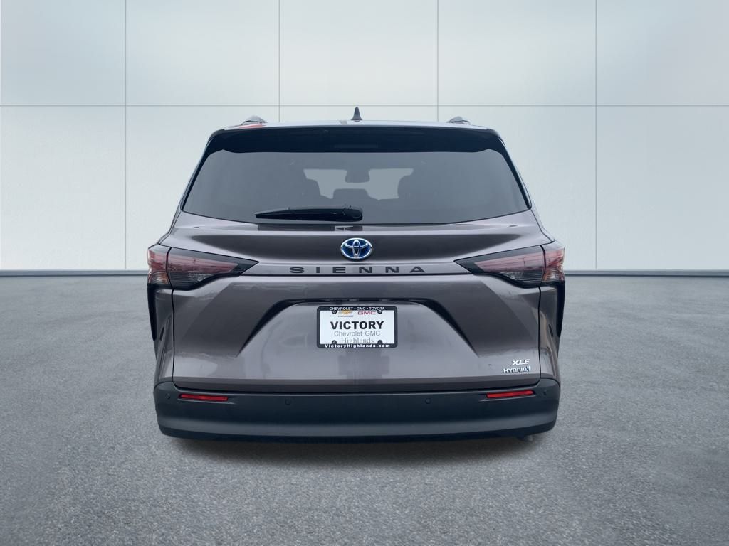 2024 Toyota Sienna XLE photo 4