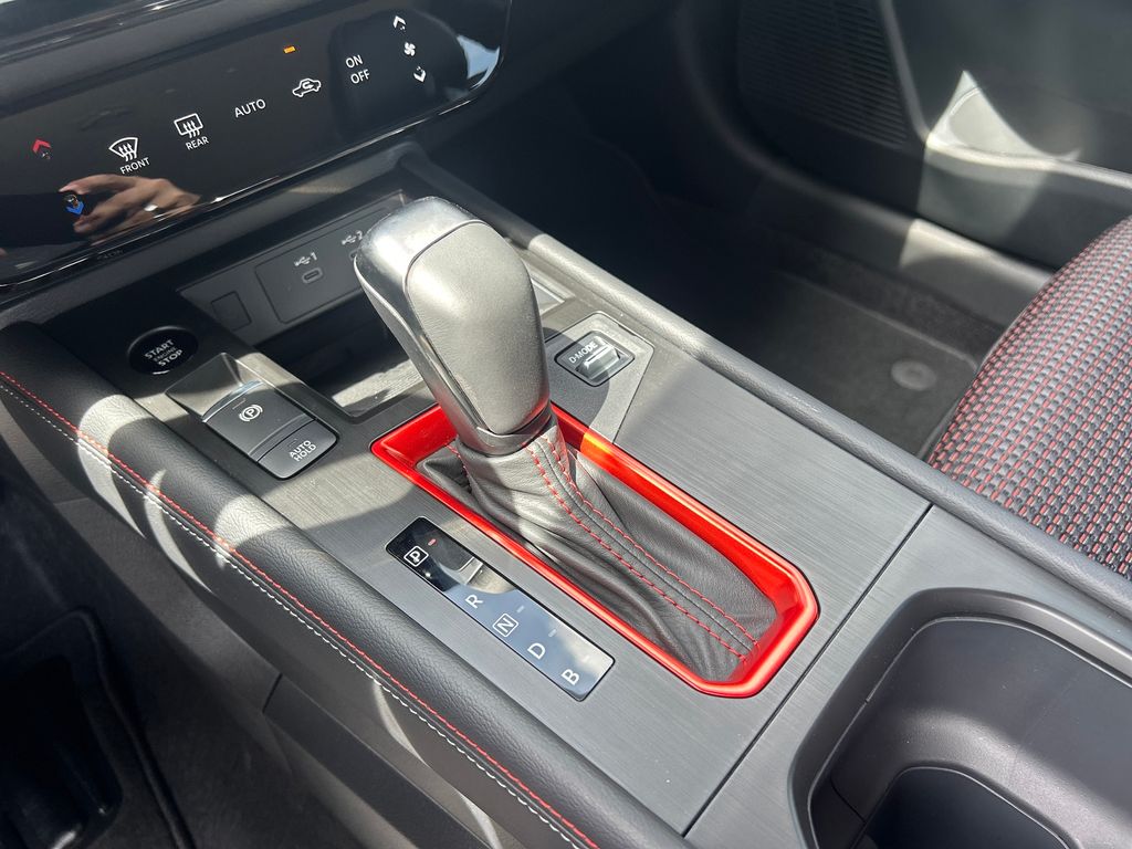 2026 Nissan Kicks SR photo 31