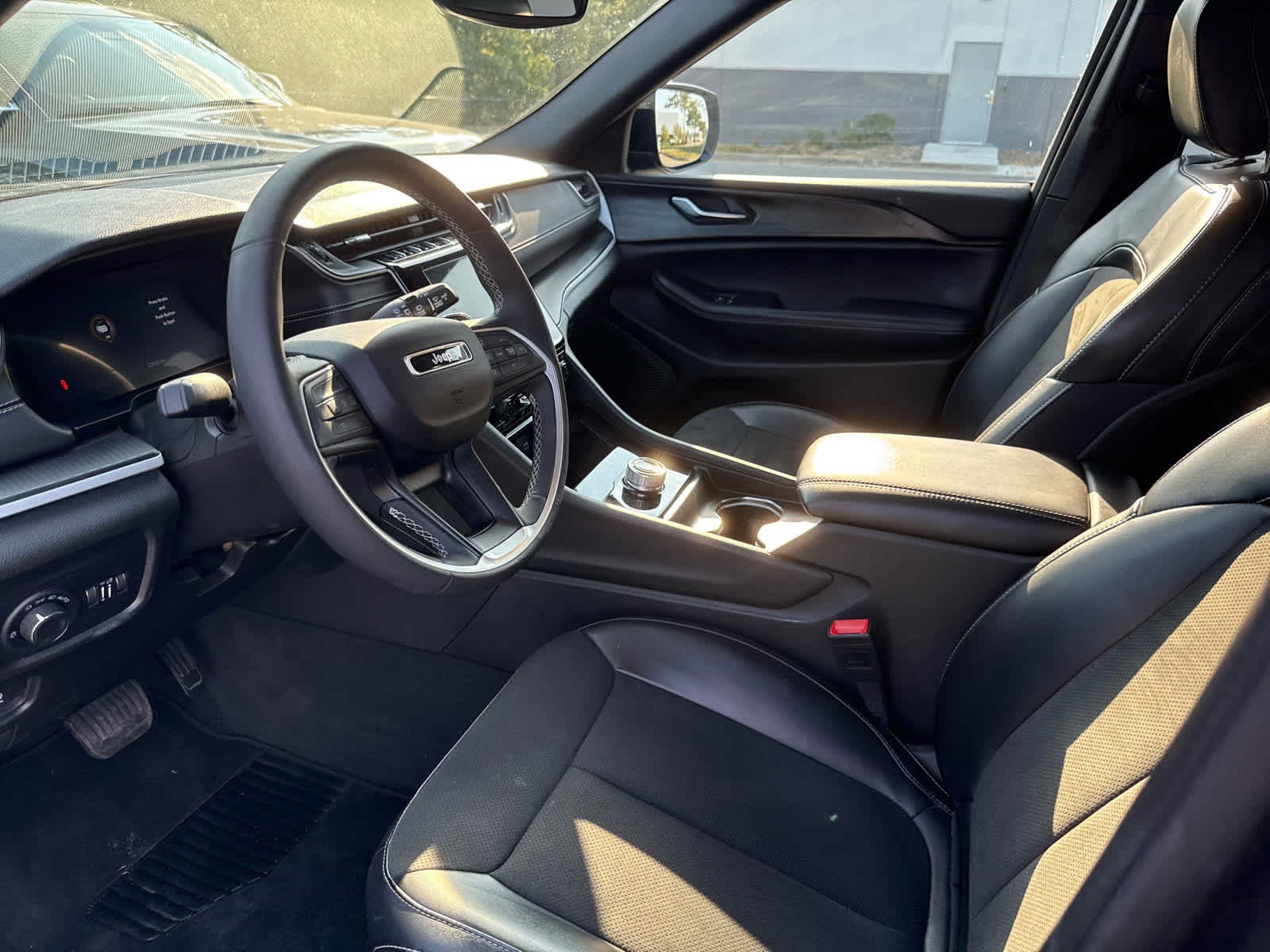 2024 Jeep Grand Cherokee Altitude photo 6