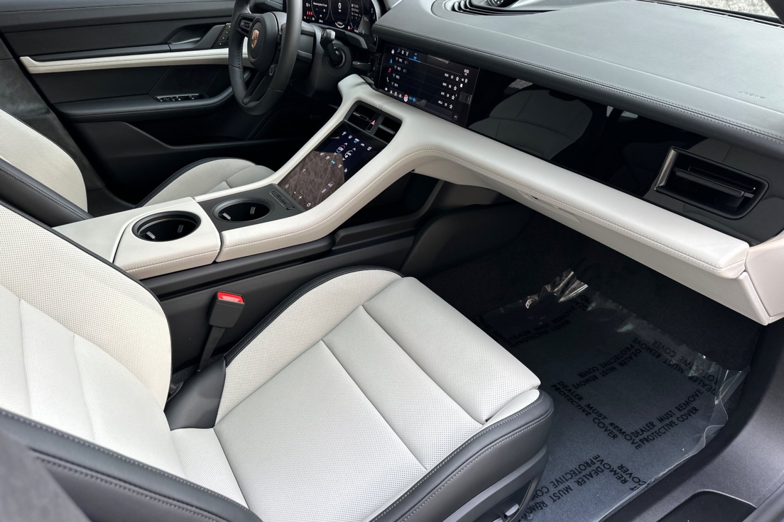 2026 Porsche Taycan GTS photo 16