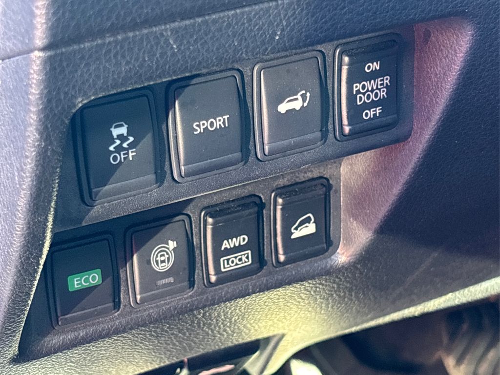 2016 Nissan Rogue SV photo 35