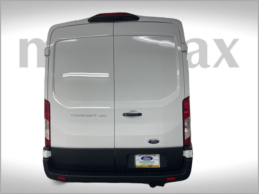 2025 Ford Transit photo 4