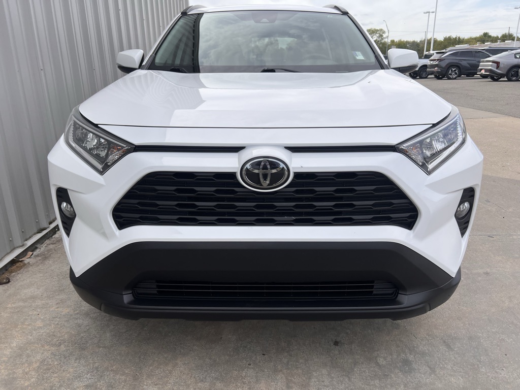 2019 Toyota RAV4 XLE photo 2