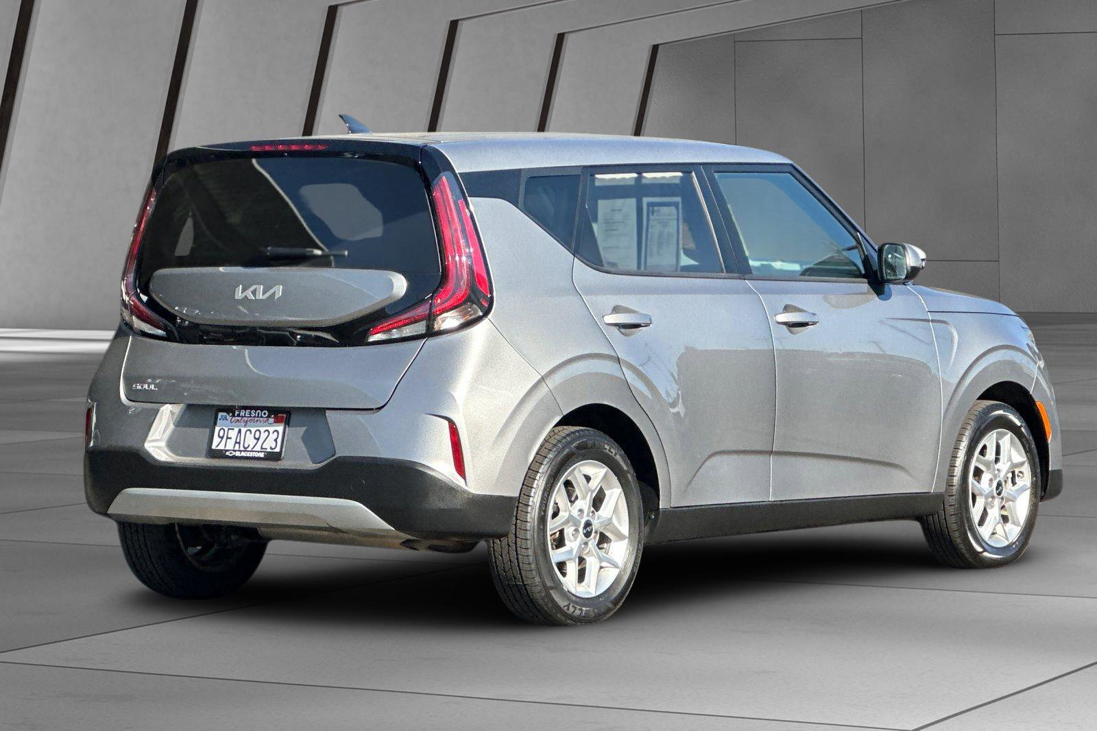 2023 Kia Soul LX photo 3