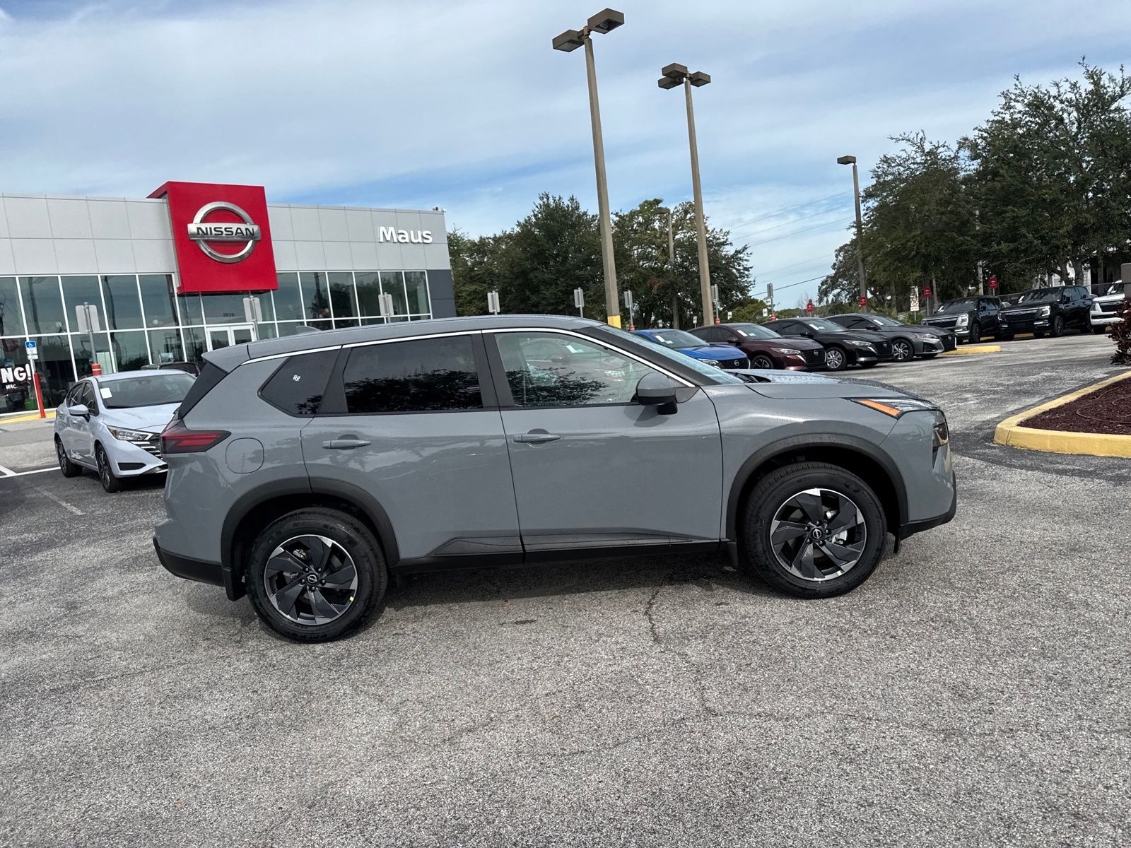 2026 Nissan Rogue SV photo 4