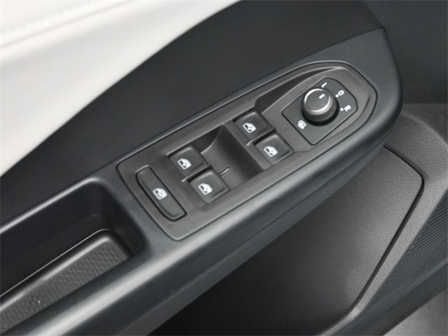 2025 Volkswagen Taos SE photo 13
