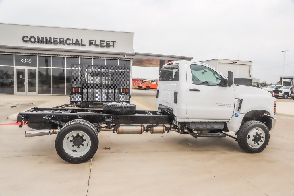 2024 Chevrolet Silverado 6500HD Work Truck photo 3