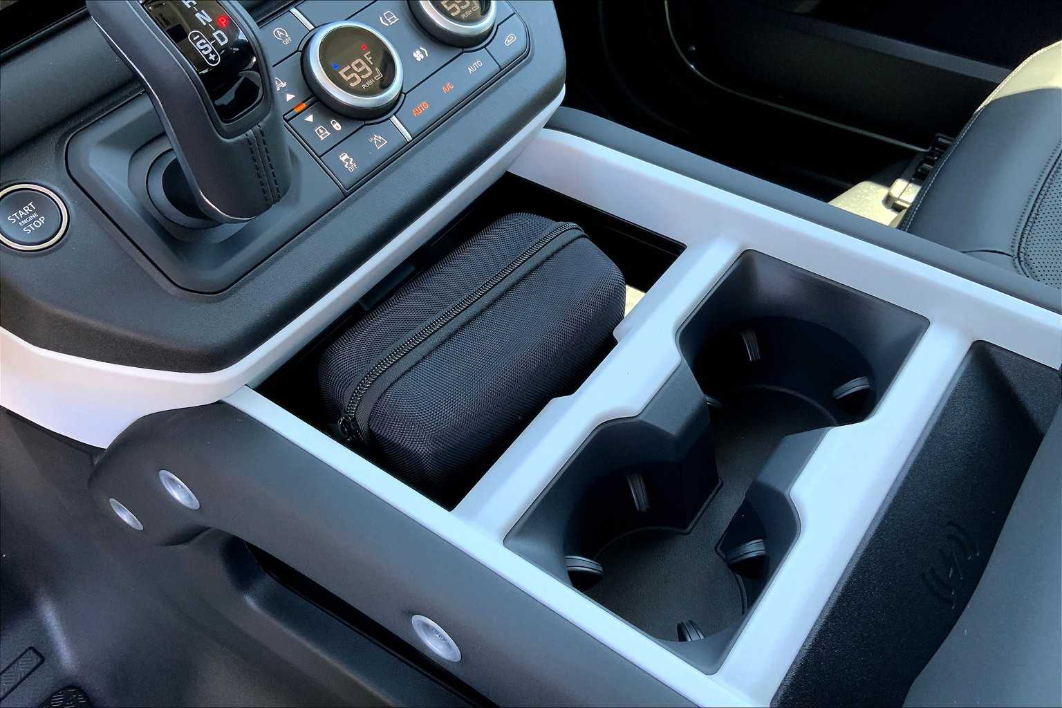 2025 Land Rover Defender 90 X-Dynamic SE photo 6