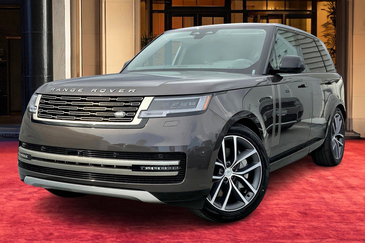 2025 Land Rover Range Rover SE's photo