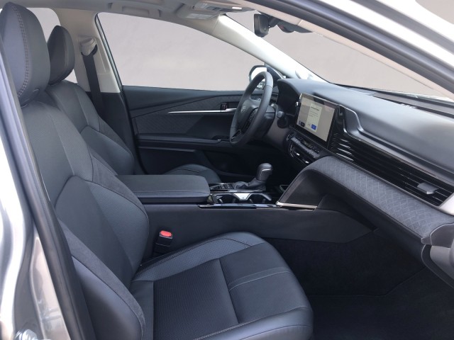 2025 Toyota Camry XLE photo 14