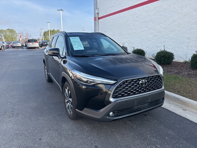 2024 Toyota Corolla Cross XLE's photo