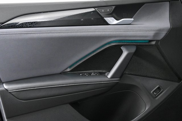 2026 Volkswagen Tiguan SE R-Line Black photo 4