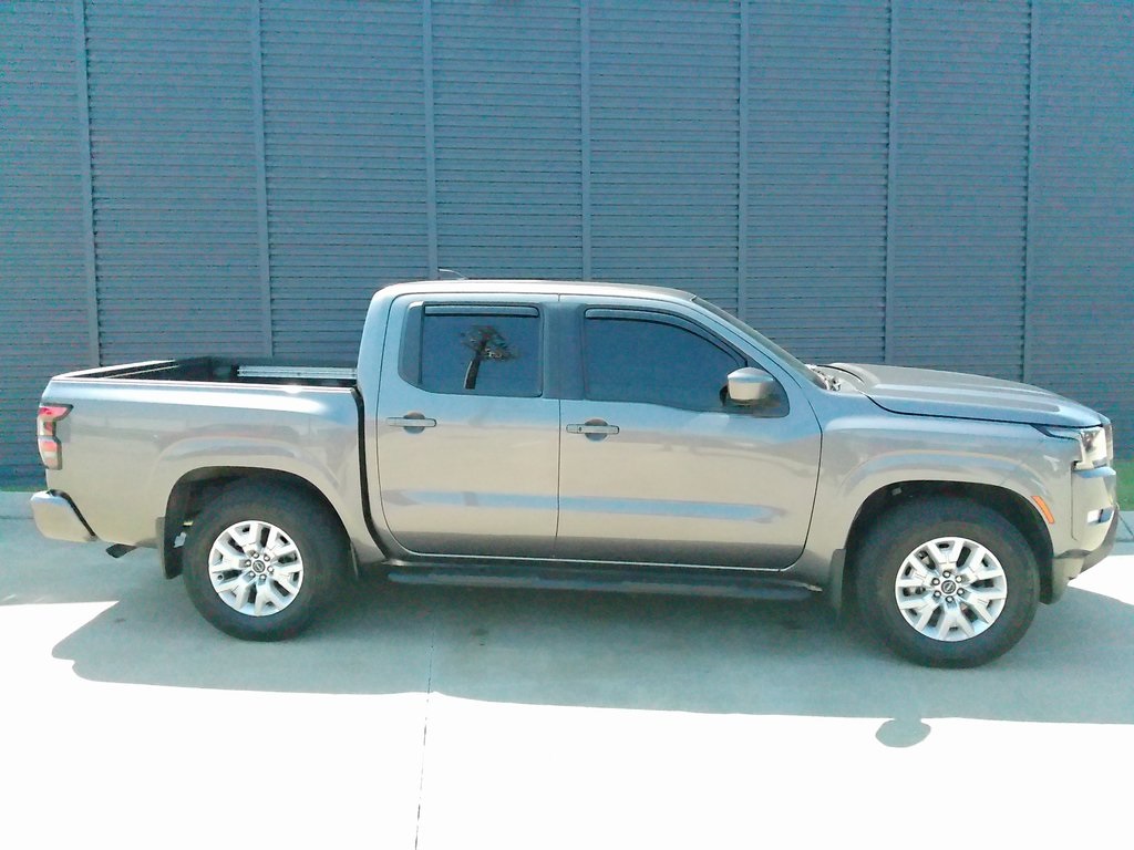 2024 Nissan Frontier SV photo 2