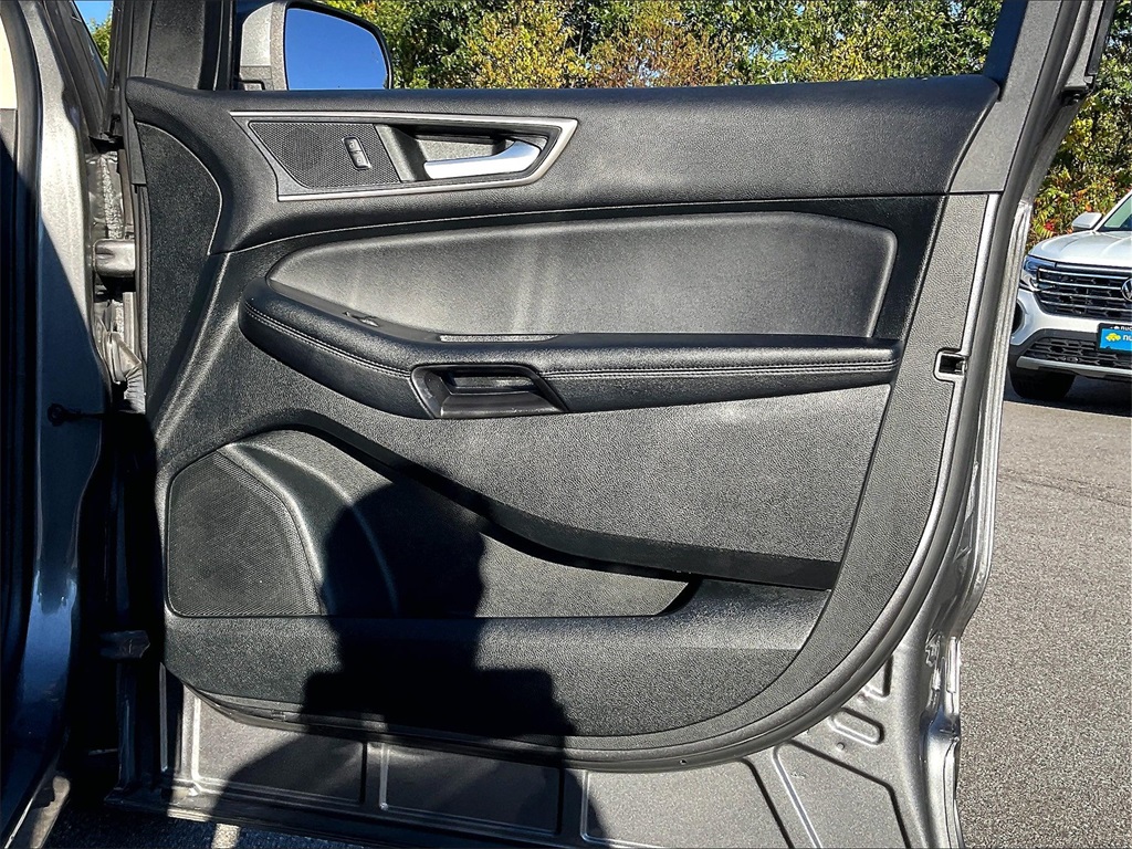 2022 Ford Edge SEL photo 11