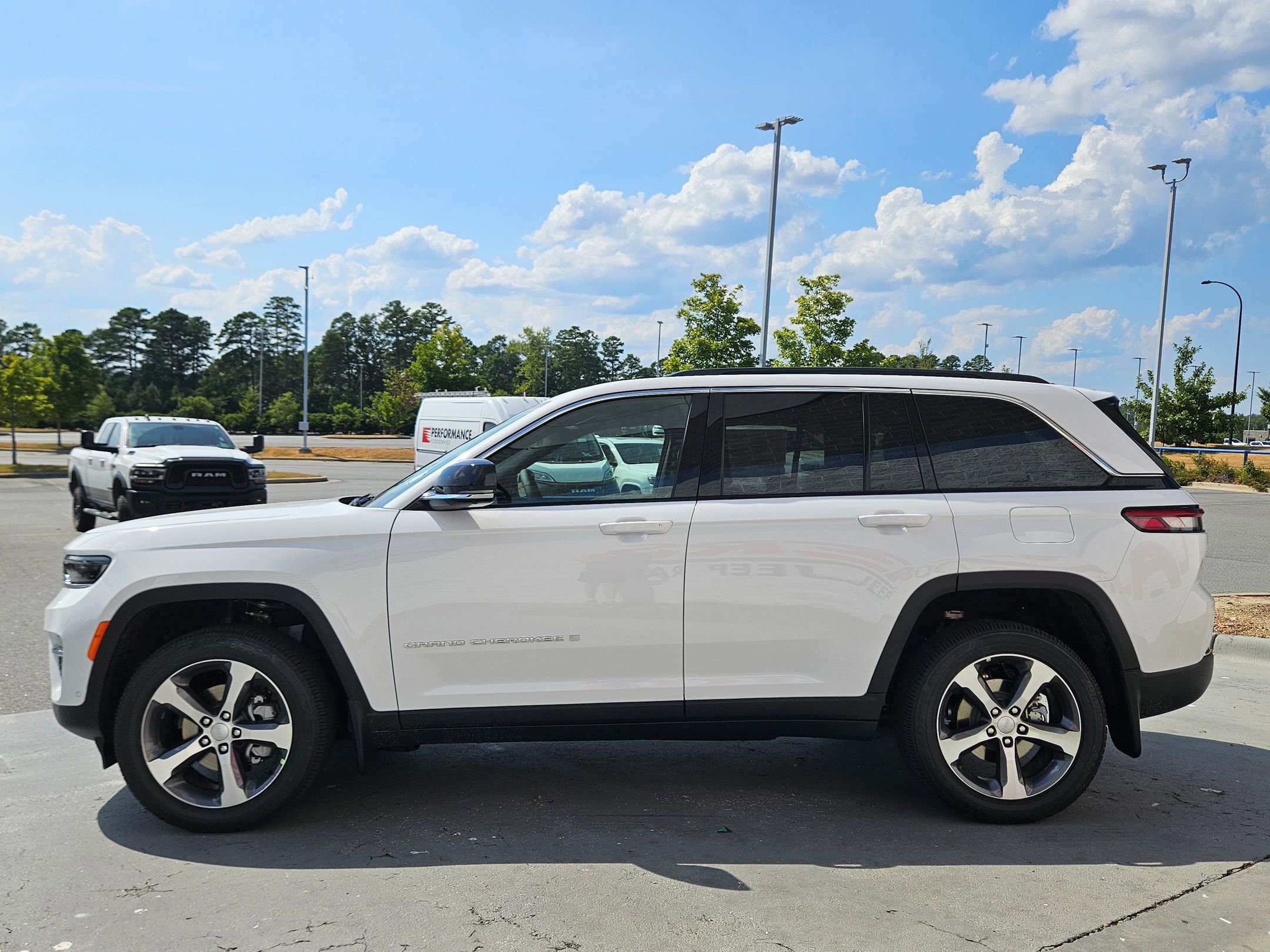 2025 Jeep Grand Cherokee Limited photo 4