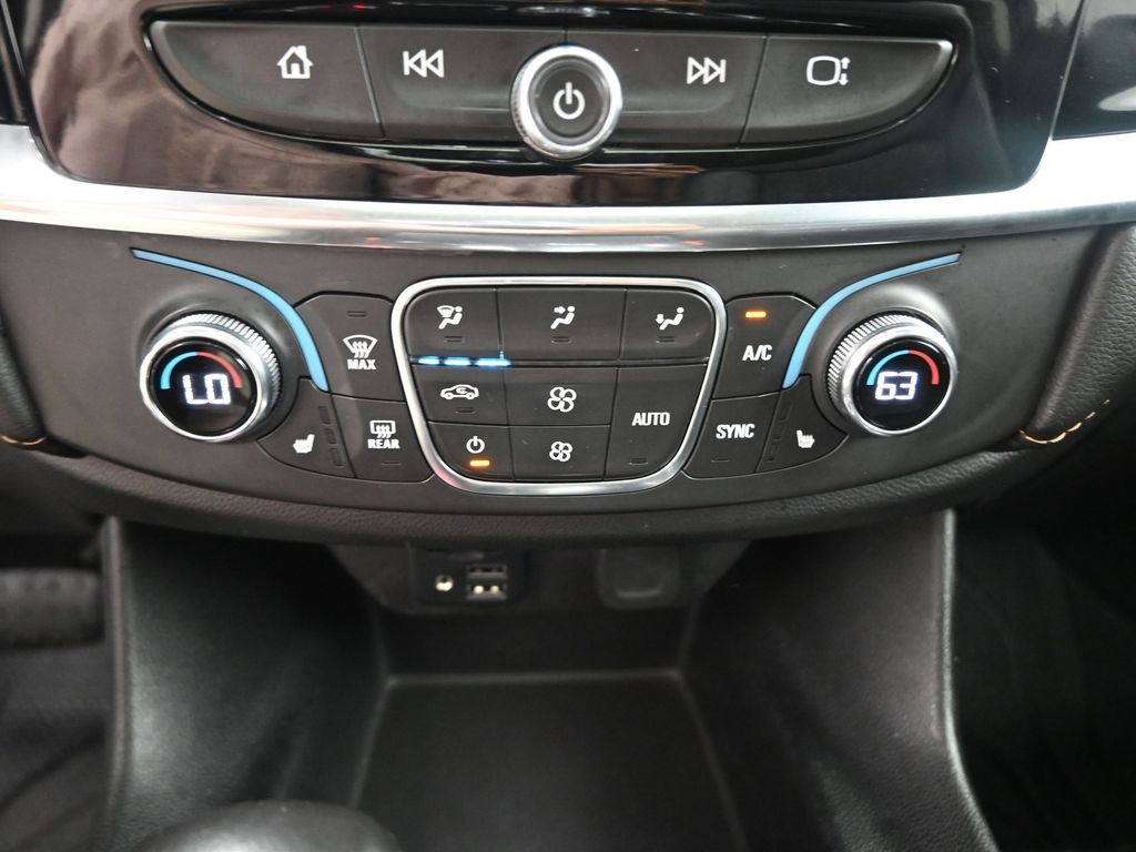 2021 Chevrolet Traverse RS photo 2