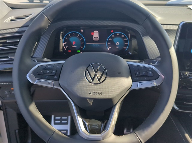 2025 Volkswagen Atlas Cross Sport SEL R-Line photo 22