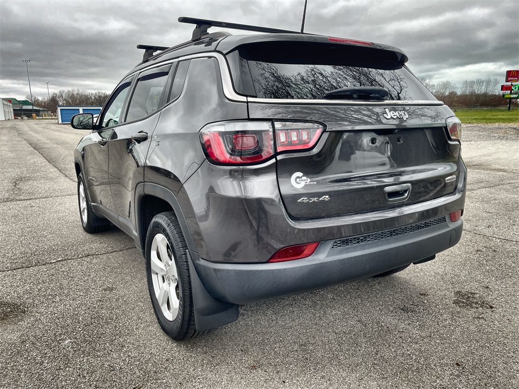2018 Jeep Compass Latitude photo 2