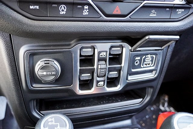 New 2025 Anvil Clear-Coat Exterior Paint Jeep Sport image 36