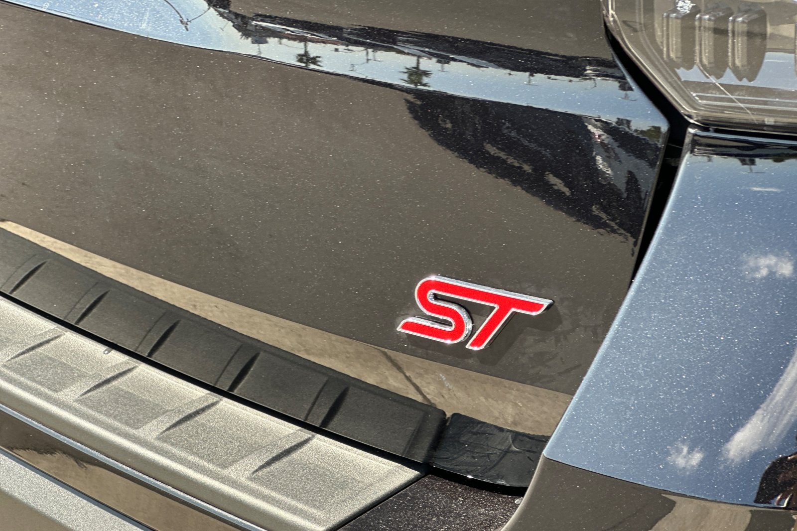 2025 Ford Explorer ST photo 20