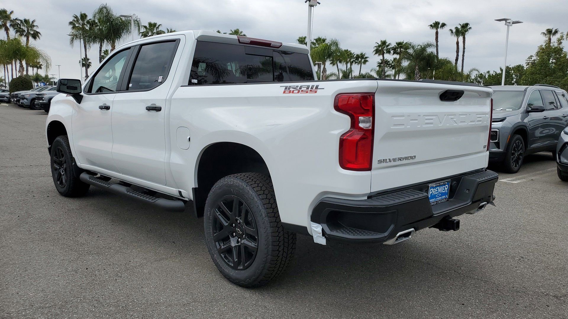 2025 Chevrolet Silverado 1500 LT Trail Boss photo 3