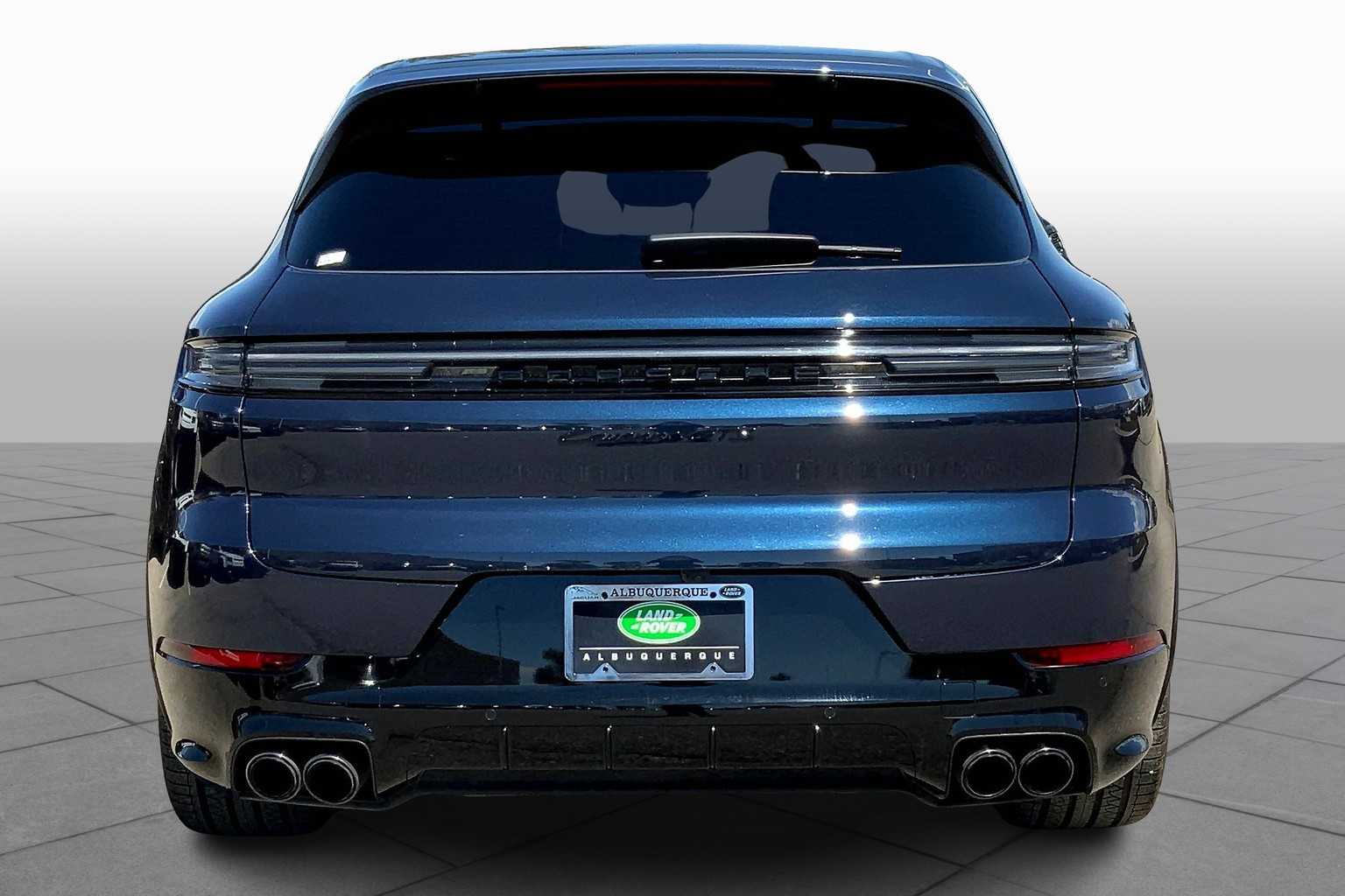 2025 Porsche Cayenne GTS photo 4