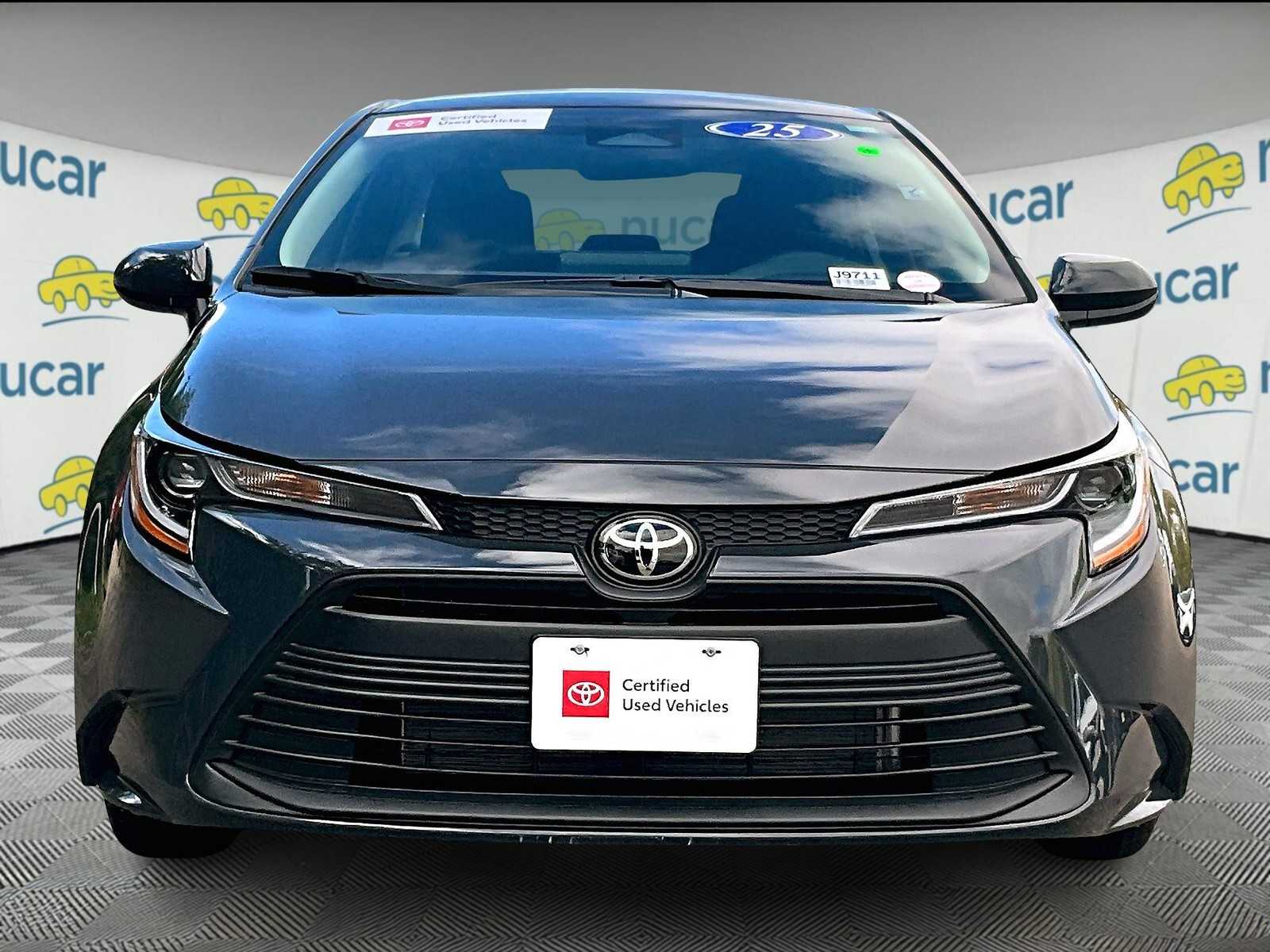2025 Toyota Corolla LE photo 2