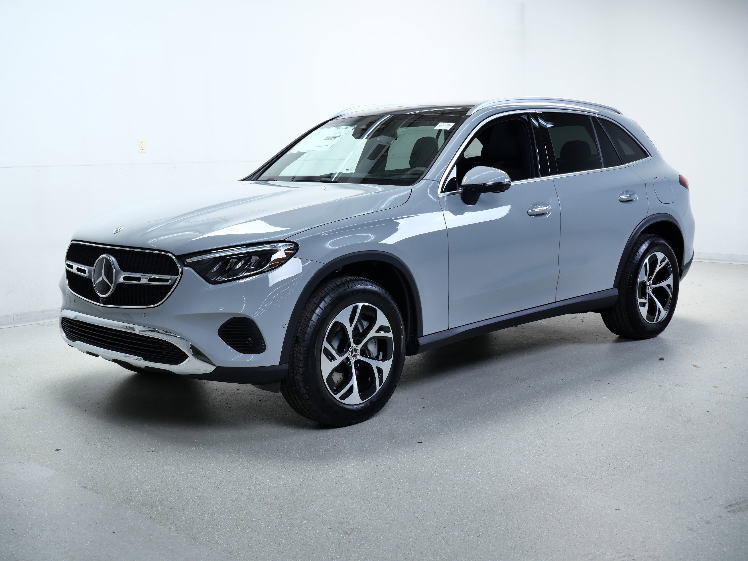 2026 Mercedes Benz GLC 350e 4MATIC photo 3