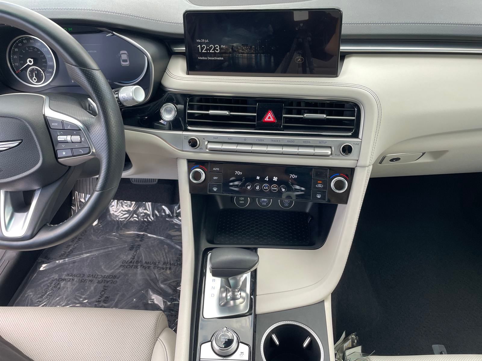 2024 Genesis G70 2.5T photo 15