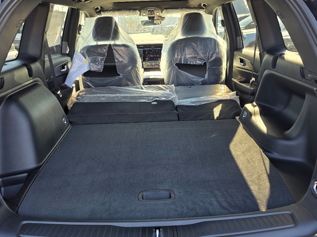 2025 Jeep Grand Cherokee Laredo Altitude photo 4