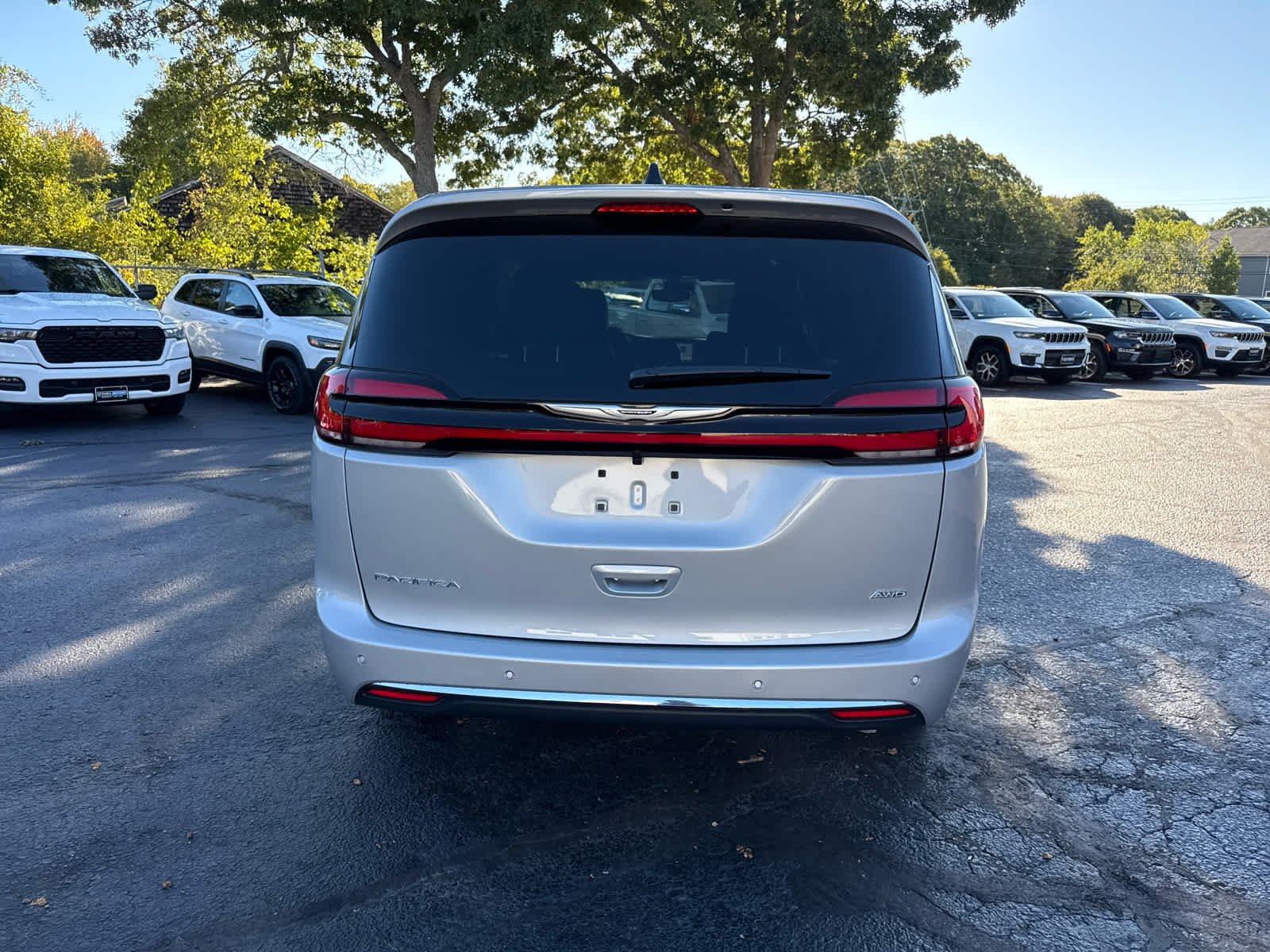 2026 Chrysler Pacifica photo 4