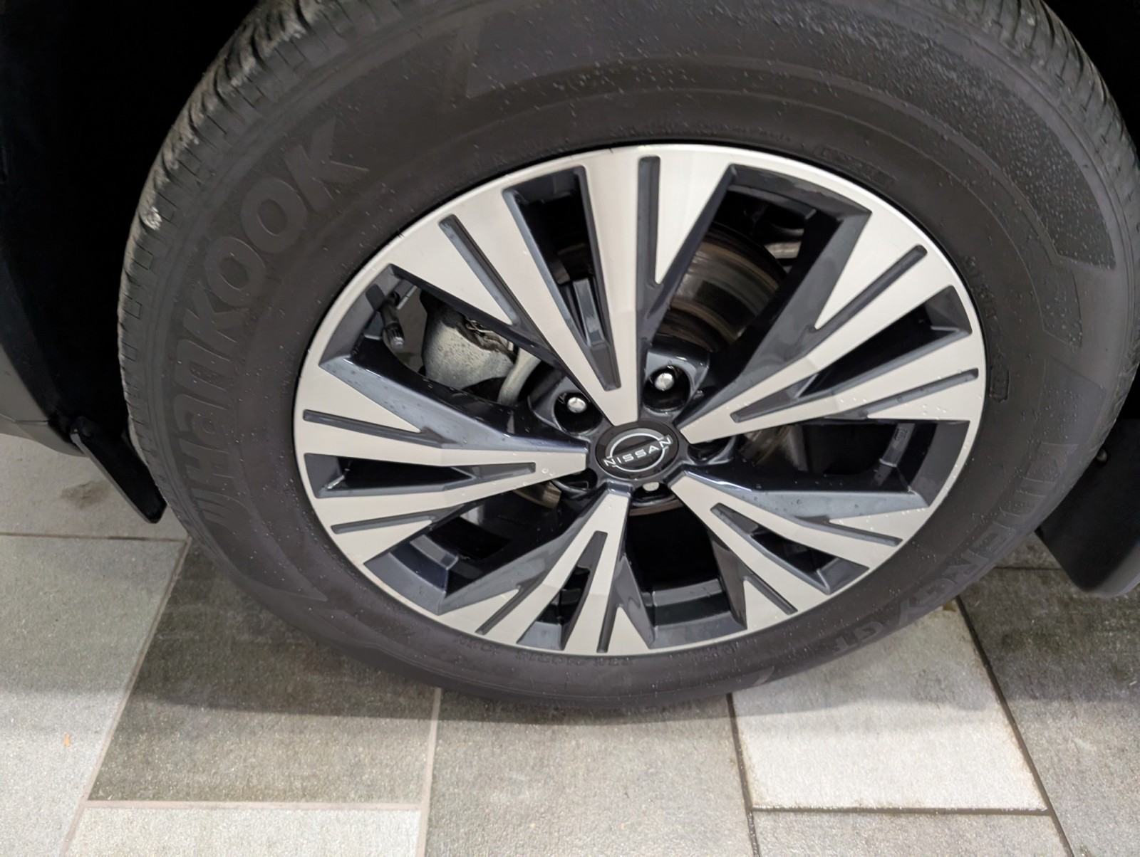 2023 Nissan Rogue SV photo 4