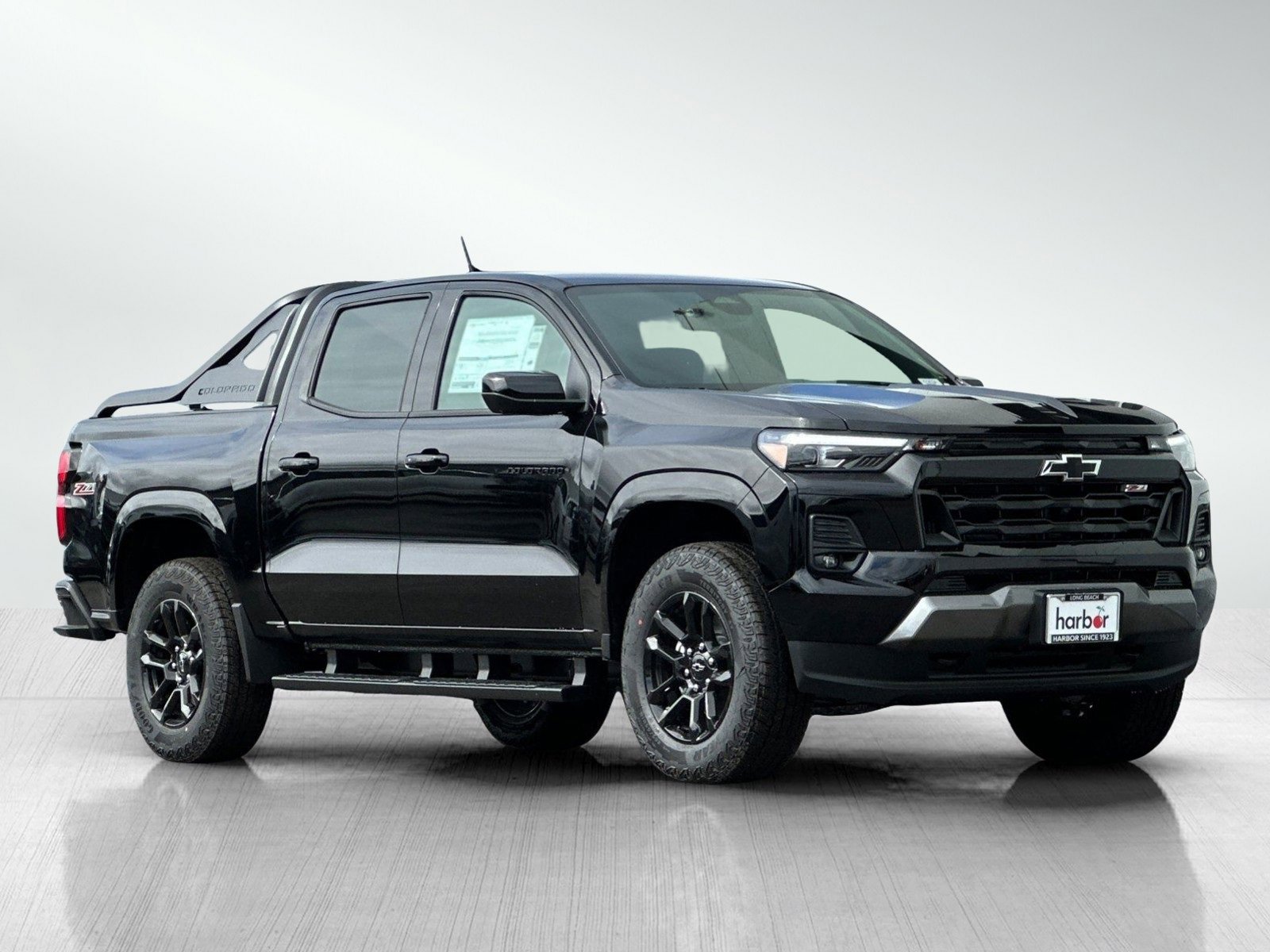 2025 Chevrolet Colorado Z71 photo 2