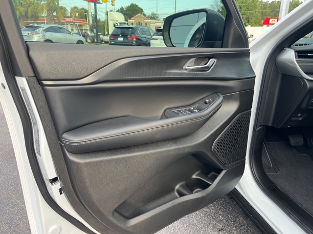 2025 Jeep Grand Cherokee Laredo X photo 2