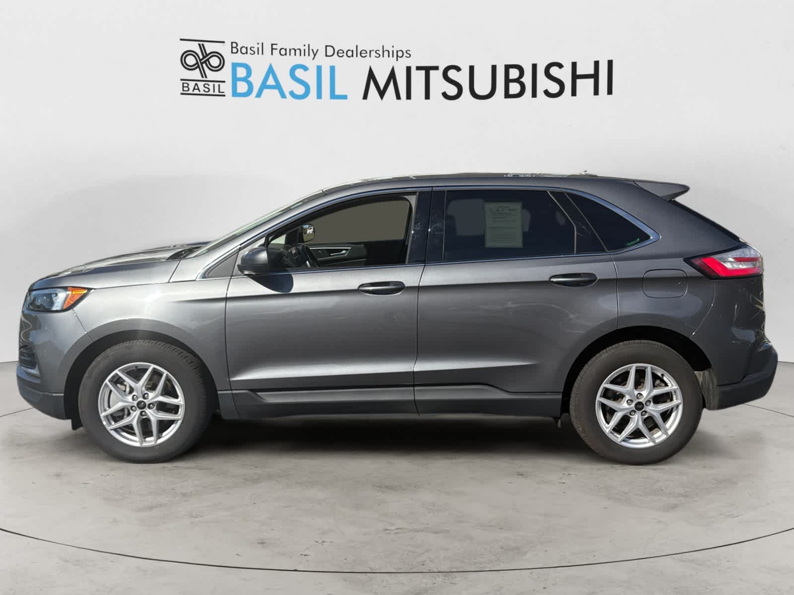 2024 Ford Edge SEL photo 2