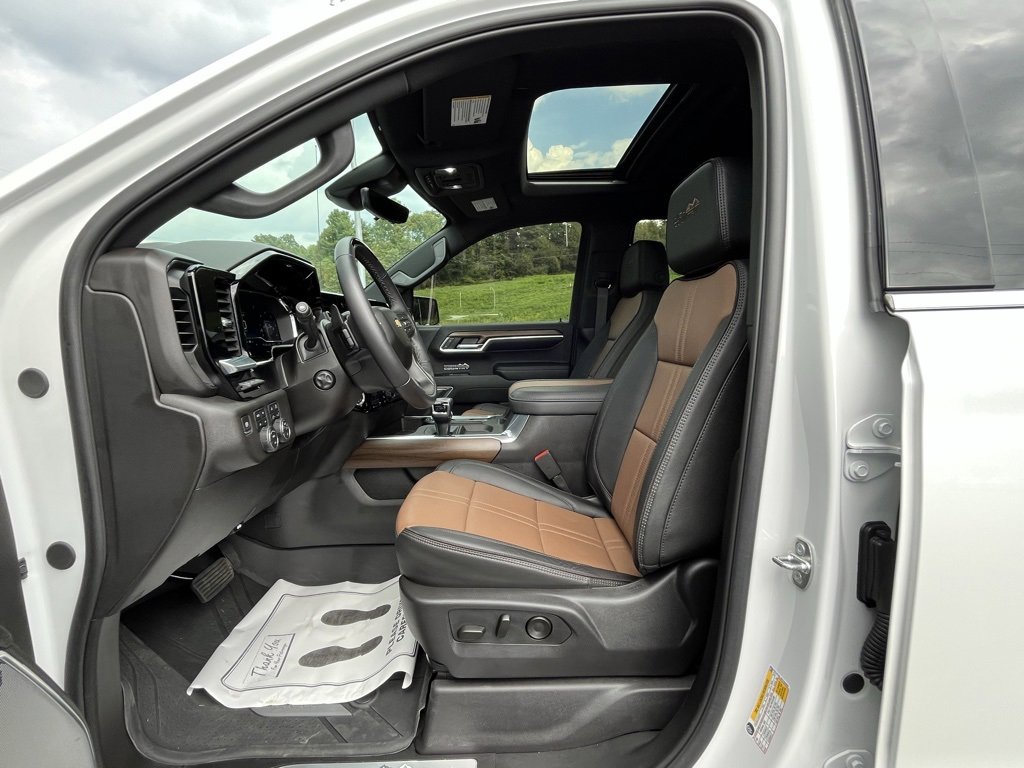 2024 Chevrolet Silverado High Country photo 2