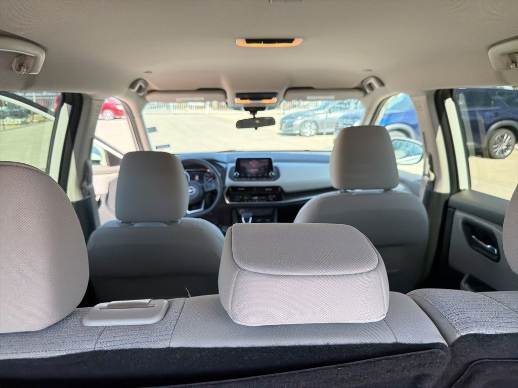 2022 Nissan Rogue SV photo 22