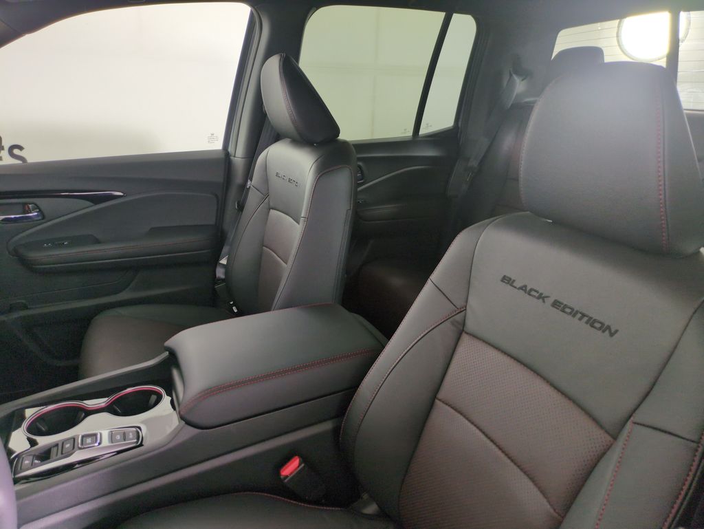 2025 Honda Ridgeline Black Edition photo 7