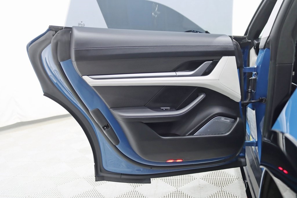 2022 Porsche Taycan Cross Turismo Turbo photo 31