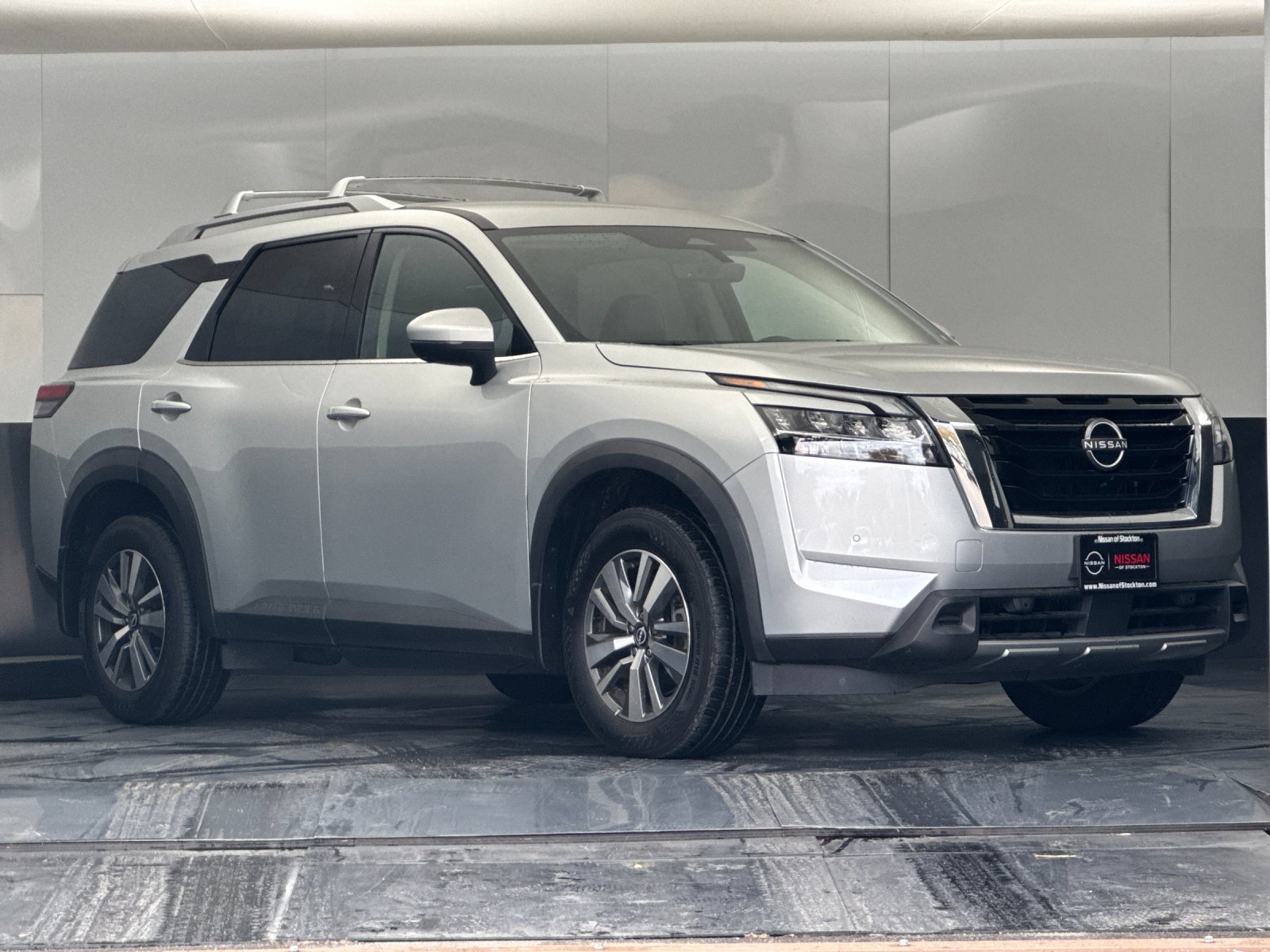 2024 Nissan Pathfinder SL's photo