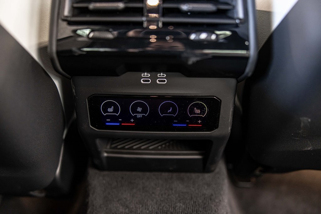 2025 BMW M5 - Image 34