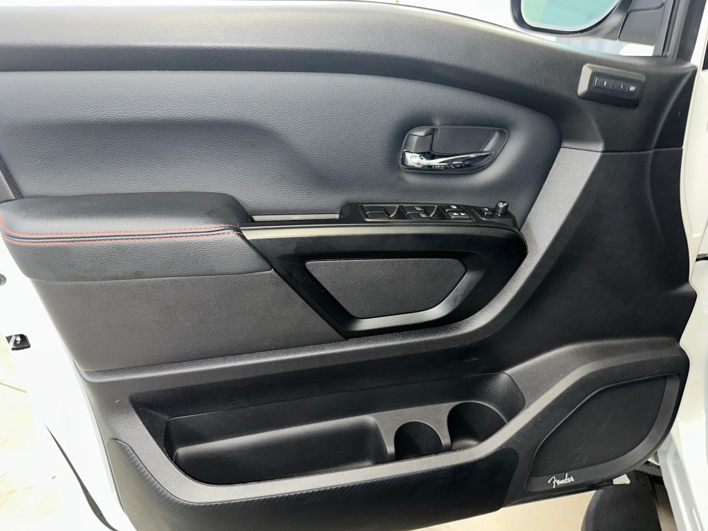 2024 Nissan Titan PRO-4X photo 4