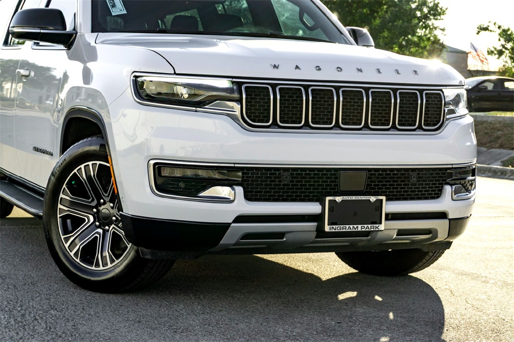 2023 Jeep Wagoneer L Series II photo 3