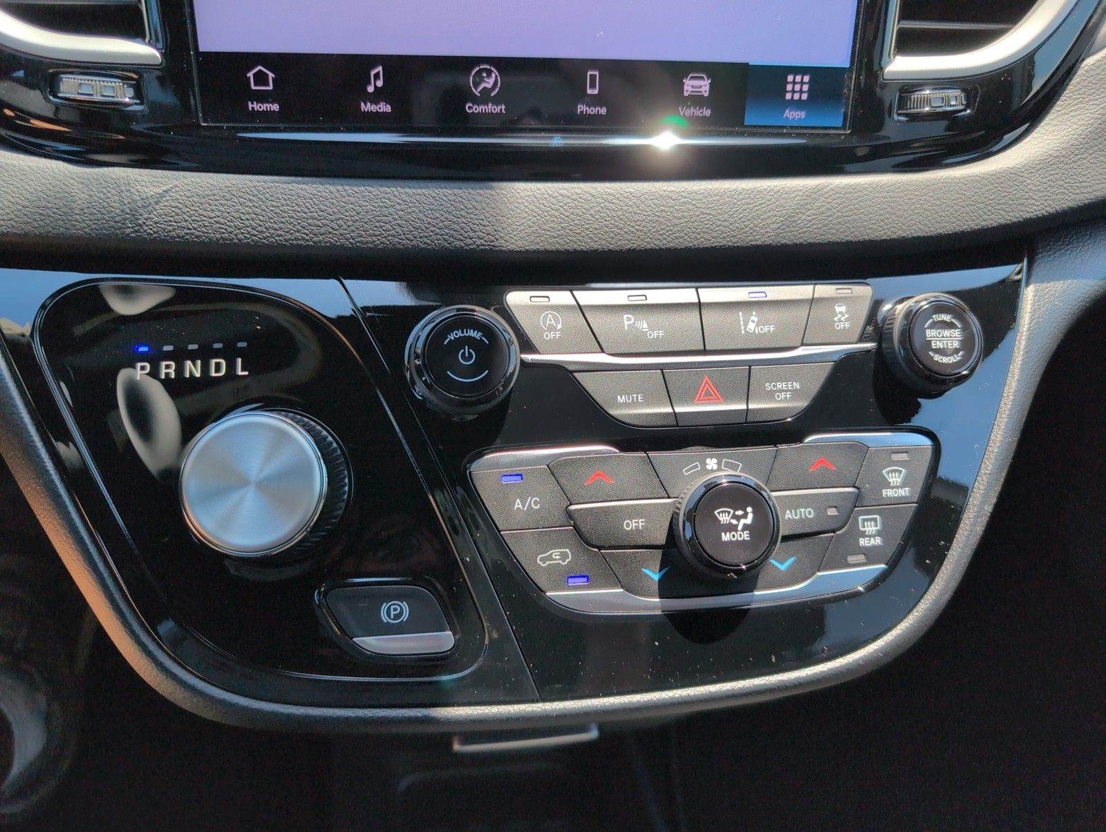 2025 Chrysler Voyager LX photo 21